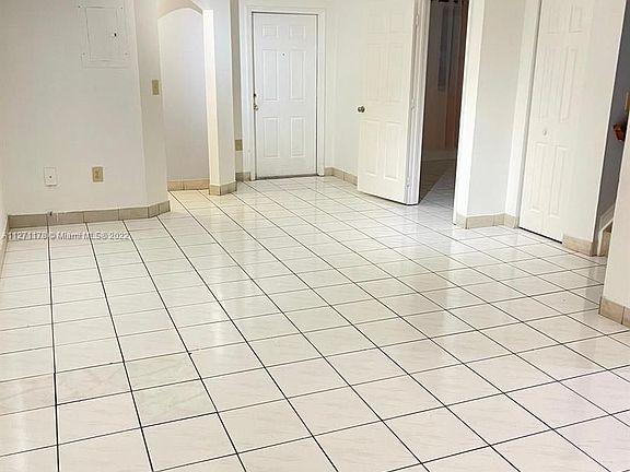 4th image of 300 NW 114th Ave #2-102