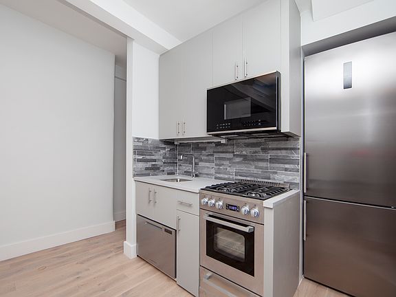 4th image of 130 E 37th St APT 6S