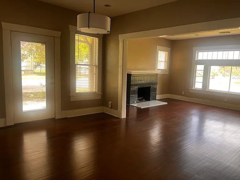 502 E Locust St — Photo 15