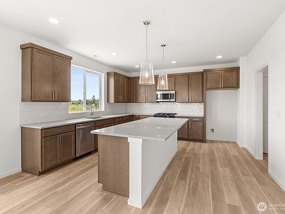 5th image of 3205 219th Avenue E