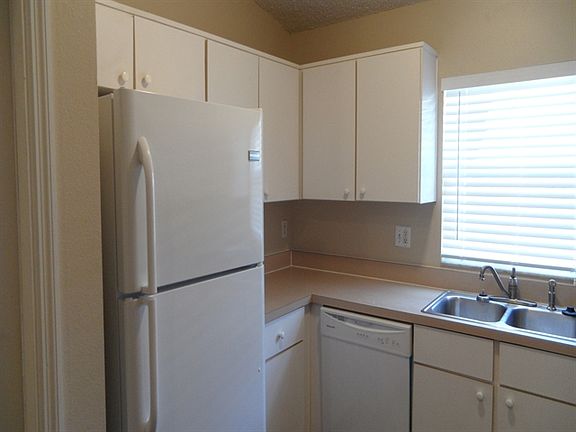 4th image of 1595 Woodstone Dr