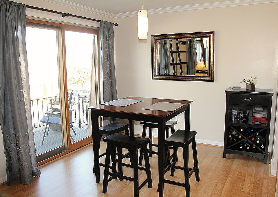 1st image of 65 Greenwich Dr APT 4