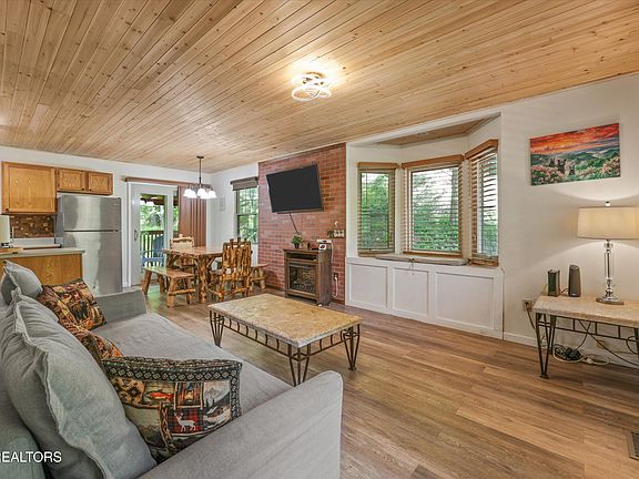 5th image of 375 Sugar Mountain Way