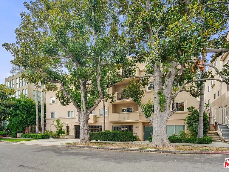 2335 S Bentley Ave #201 — Photo 14