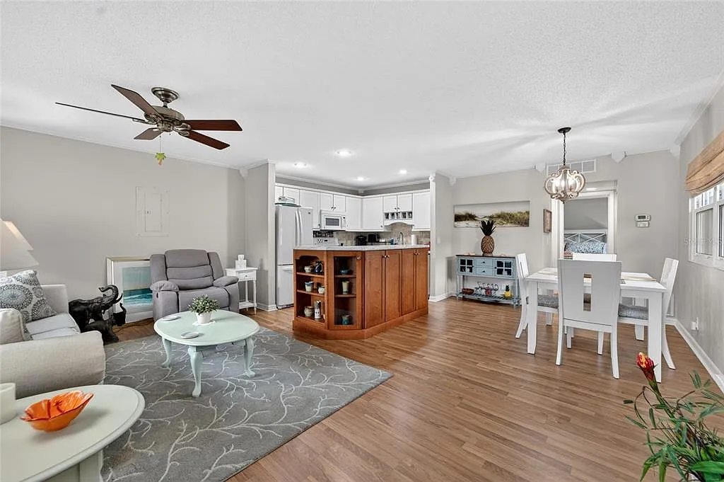 1 bed, 1.5 bath, 1020 sqft, $1,600 — Photo 4