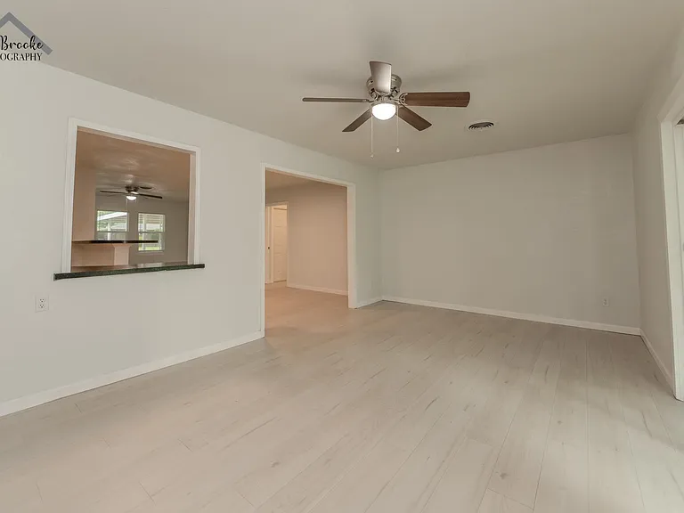 4505 University Ave — Photo 12