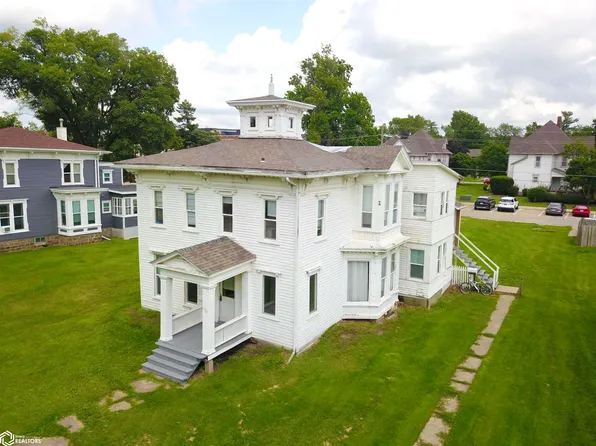 1126 Broad St, Grinnell, IA 50112