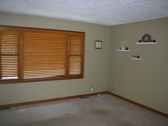 5th image of 382 Christina Ln