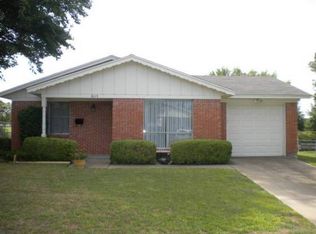 6113 Ivyhill Rd, Fort Worth, TX 76135