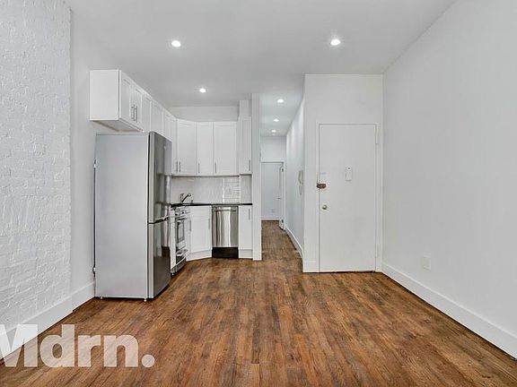 3rd image of 152 E 83rd St APT 3A