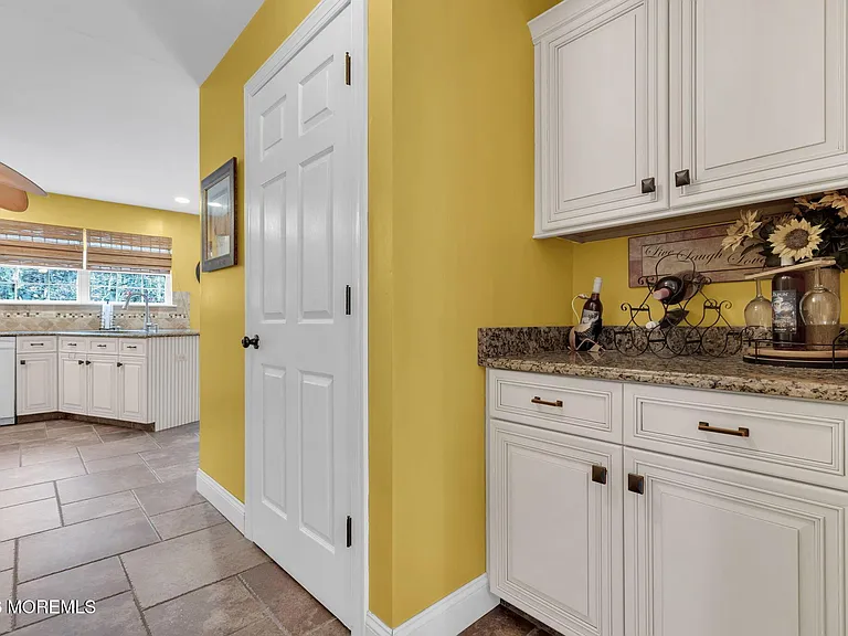 107 Shenandoah Blvd — Photo 43