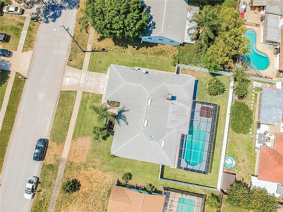 3rd image of 16128 Surrey Dr