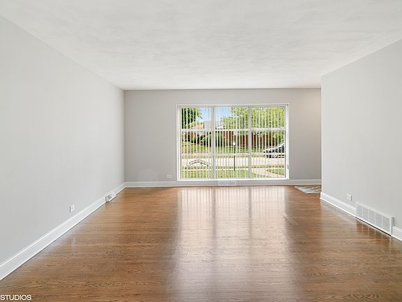 3rd image of 2528 Kensington Ave