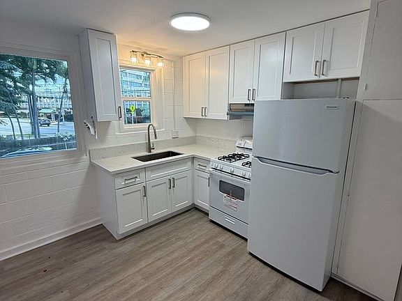 2nd image of 2510 Date St #3967-G