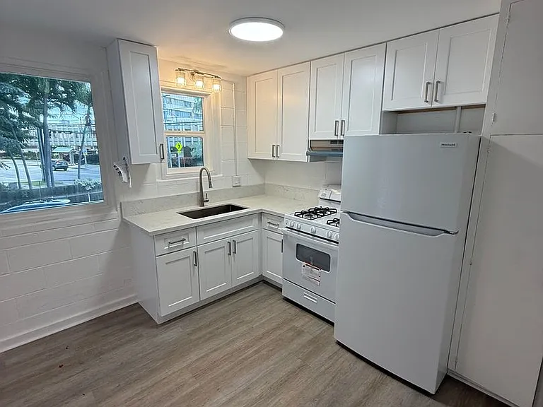 2510 Date St — Photo 4