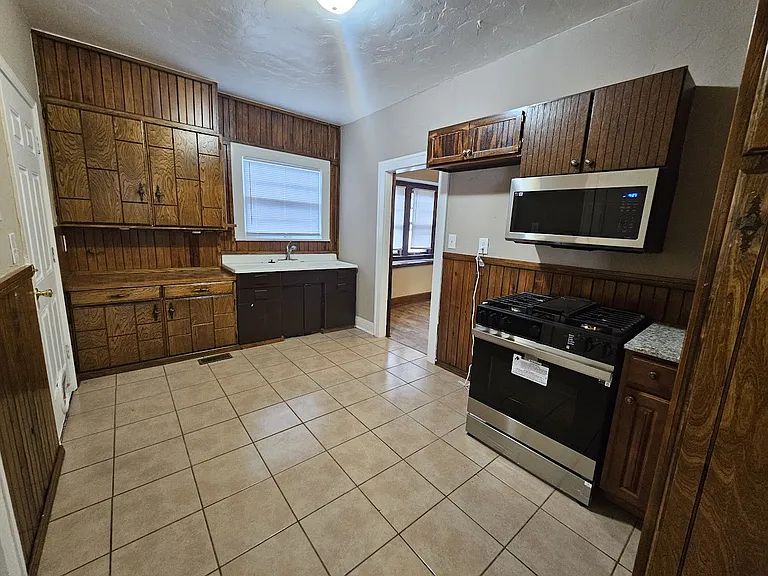 2915 N Harvey Pkwy — Photo 18