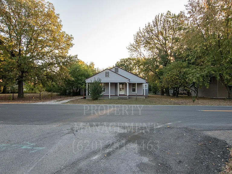 425 N Delaware St — Photo 6