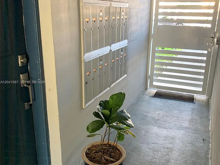 130 Mendoza Ave #33 — Photo 25