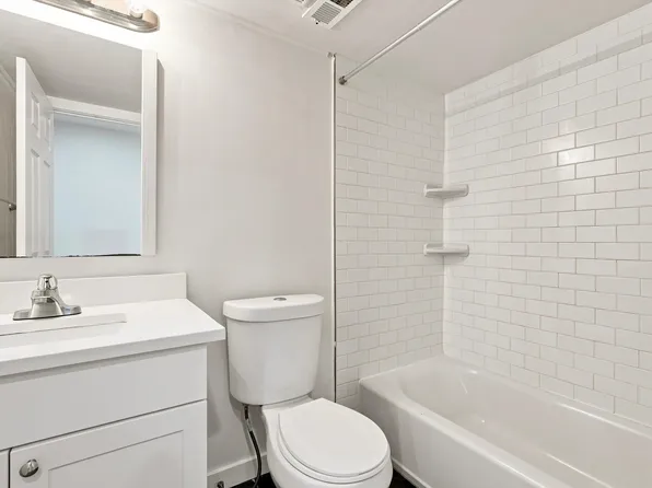 1525 Green St APT 2F, Philadelphia, PA 19130