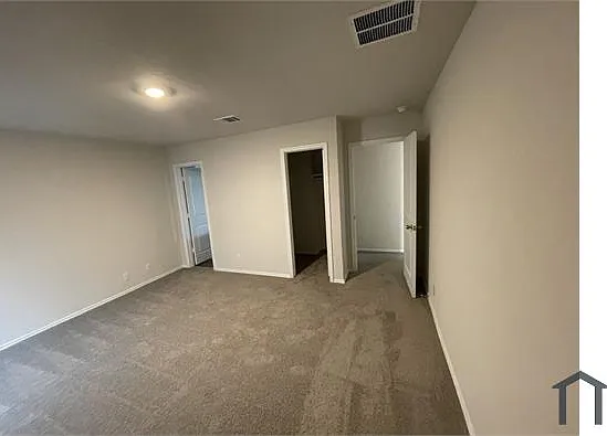 5 bed, 2002 sqft, $2,700 — Photo 4