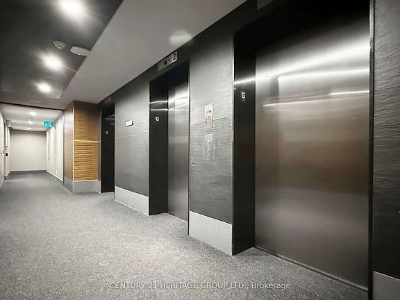 5th image of 135 Village Green Sq #1216