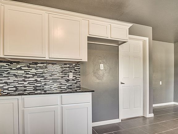 5th image of 1100 NE 55th St
