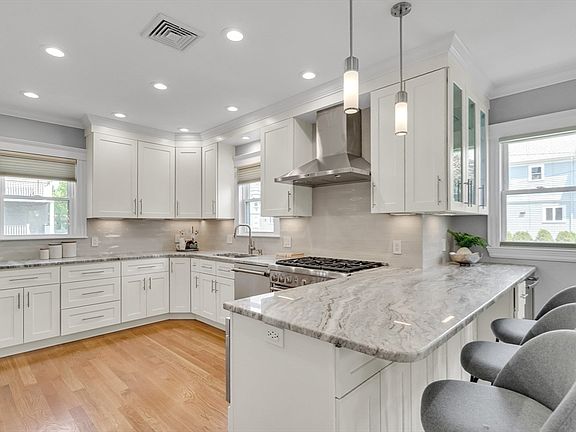 5th image of 54 Marathon St #1
