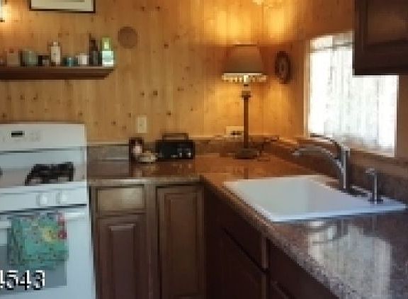3rd image of 929 Edgewood Dr