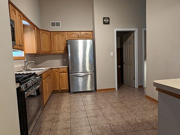 4th image of 1N745 Park Blvd