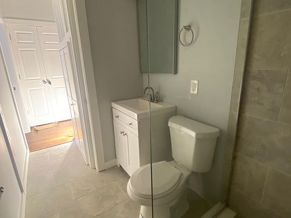 5th image of 17 E 15th St