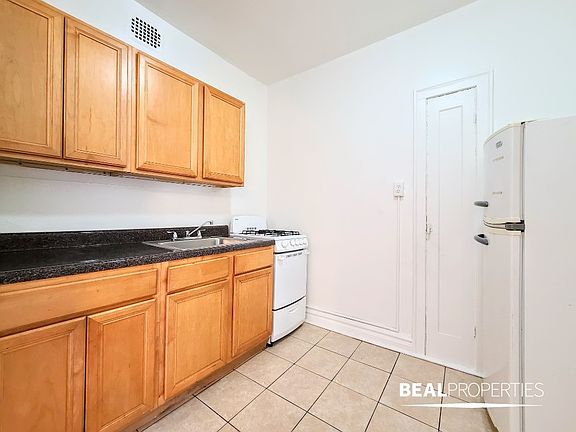 5th image of 4829 N Damen Ave APT 408