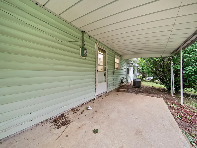 819 Pleasant Dr — Photo 36