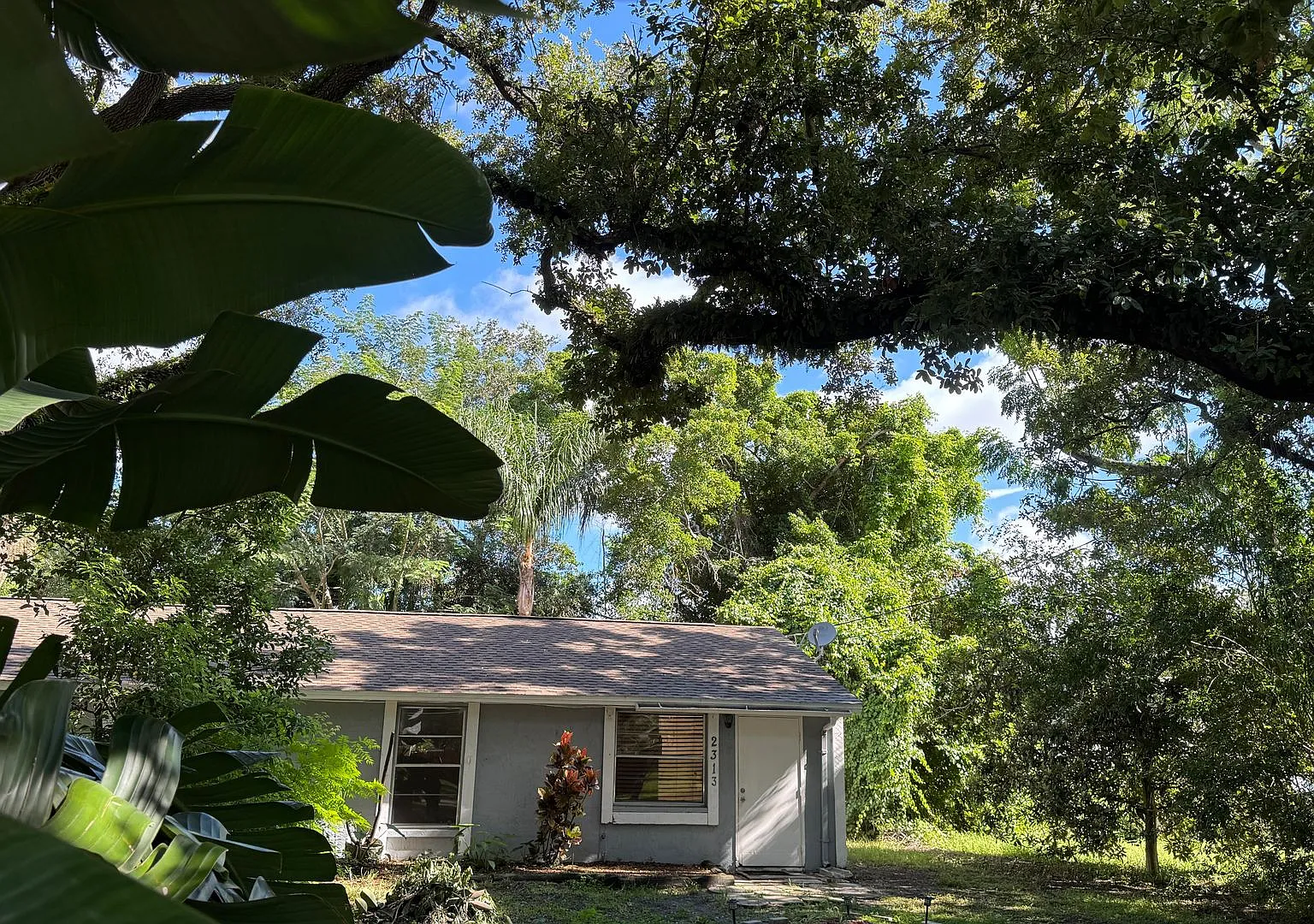Unfurnished Annual Rental — Photo 1