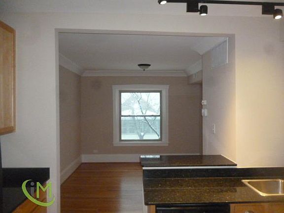 3rd image of 7023 N Wolcott Ave #1