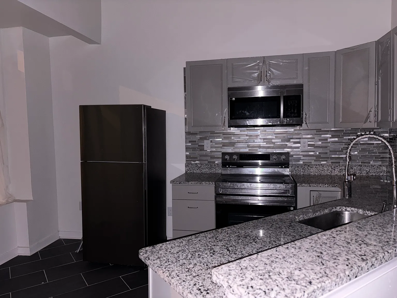 3 bed, 1300 sqft, $2,150 — Photo 2