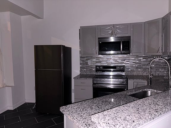 2nd image of 1223 W Leigh St APT A