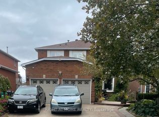 1137 Ewing Cres, Mississauga, ON L5V 1C1