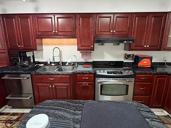 3rd image of 263 E Avenue