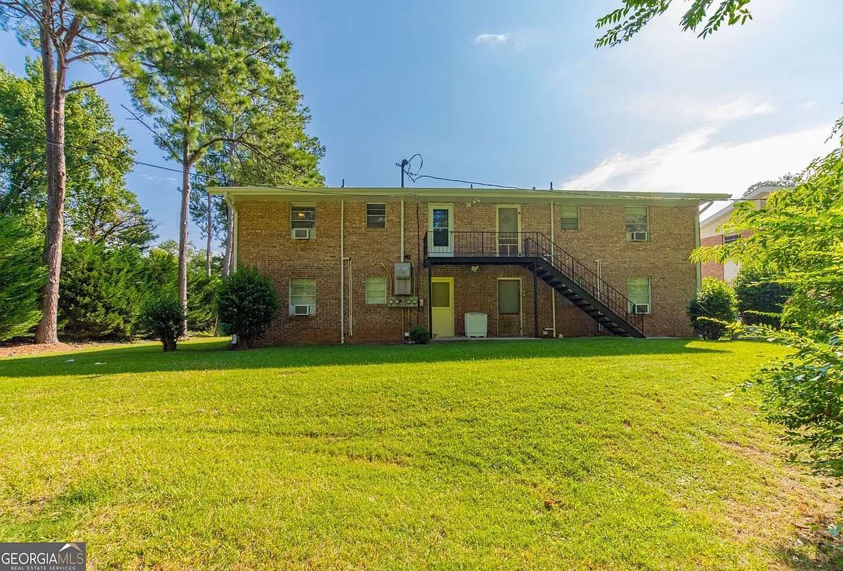 Building Photo - 200 Willow Rd #2B