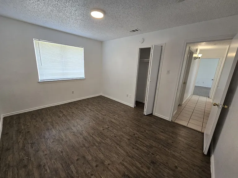 2509 Hollydale Dr — Photo 6