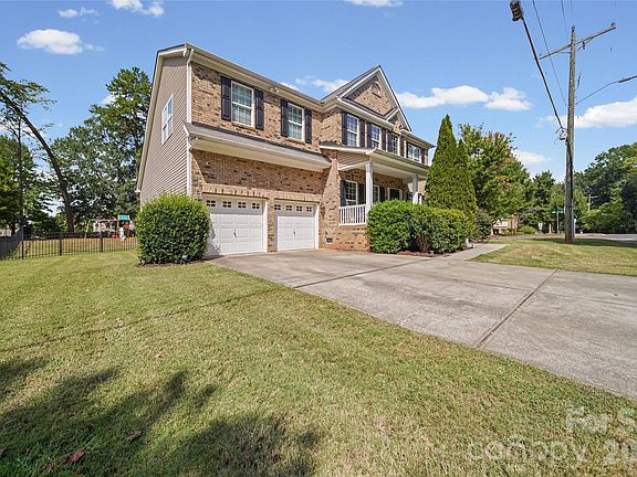 2nd image of 521 Stowe Rd