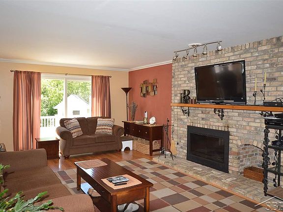 5th image of 10 Shallow Creek Ln