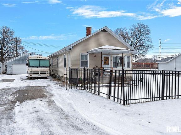 3rd image of 416 Hickory St