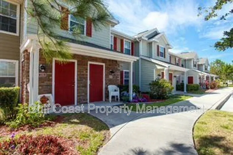 2 bed, 2.0 bath, 928 sqft, $1,400 — Photo 2