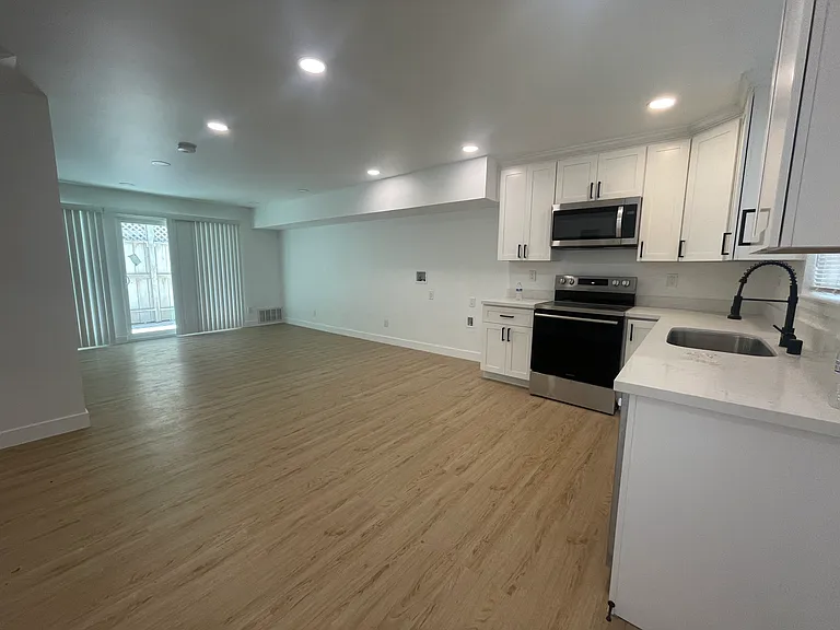 339 Lester Ave #5 — Photo 2