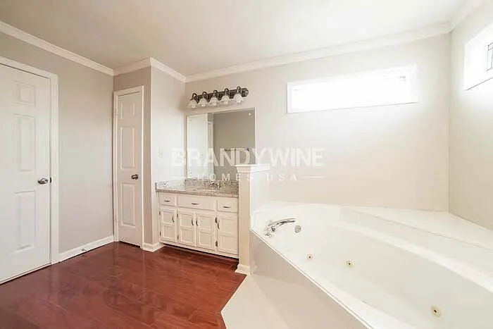 7477 Stonington Dr — Photo 7