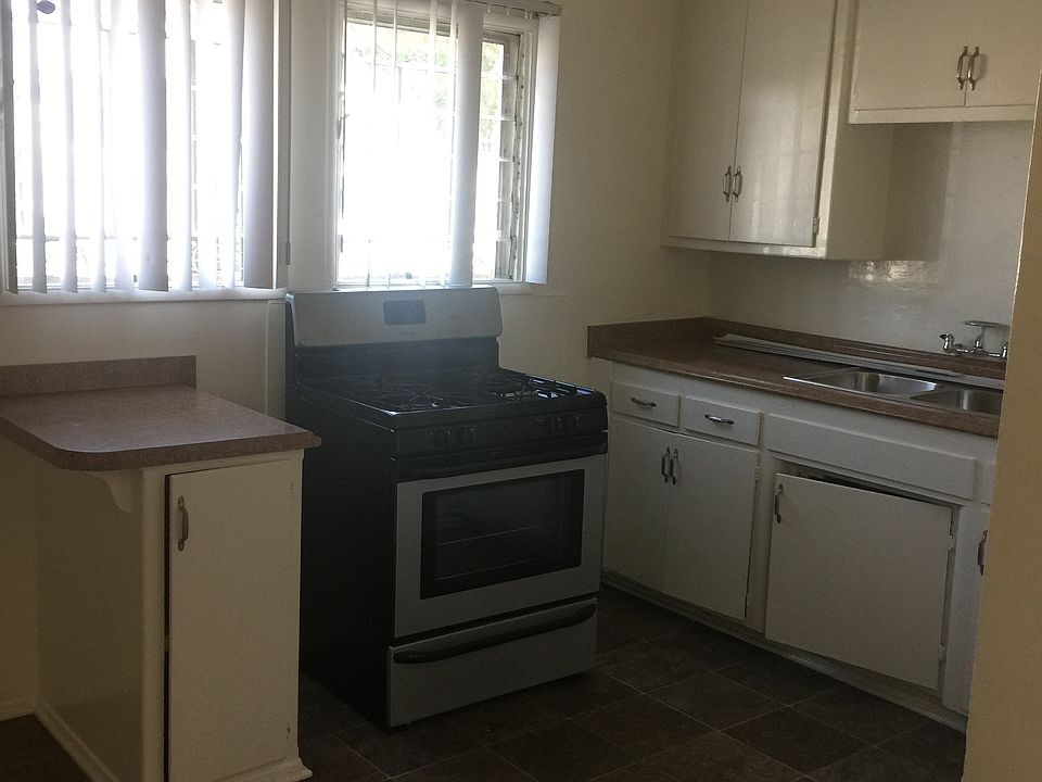 2nd image of 11919 Vanowen St APT 4