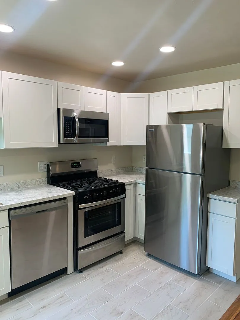 2919 Victoria Avenue — Photo 2