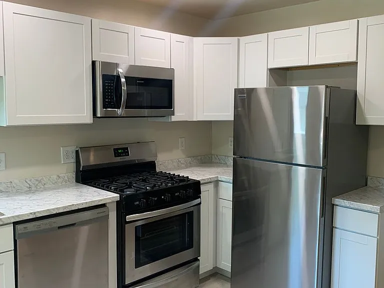 2919 Victoria Avenue — Photo 1