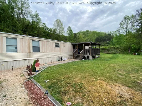 7225 Hamlin Rd, Hamlin, WV 25523